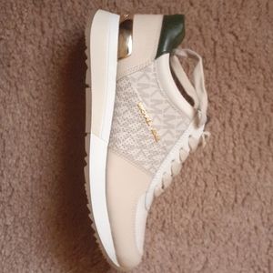 New Michael Kors ladies tennis shoes